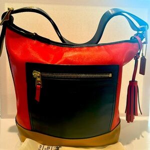 NWOT COACH Leather Colorblock Bleecker Bucket Crossbody/Shoulder Duffle Bag.